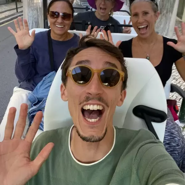Joyful moment during a Sintra private tuk tuk tour with enthusiastic visitors and a friendly guide exploring Portugal’s hidden gems.