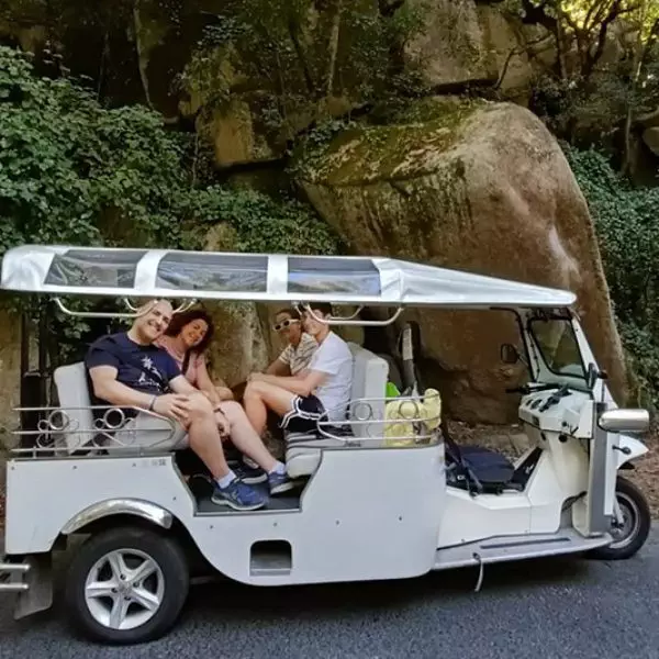 electric-tuk-tuk-in-sintra